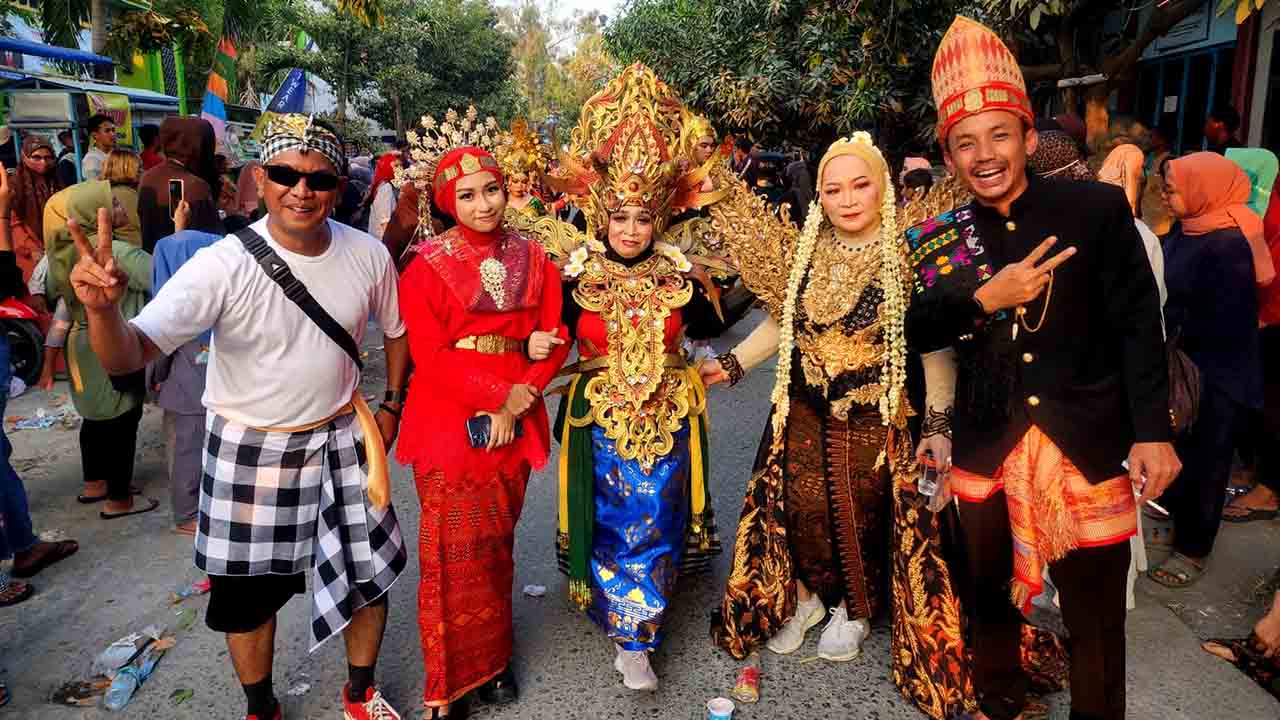 Kelurahan Babat Menutup Kegiatan Peringati HUT RI 78 Dengan Pawai Karnaval_6