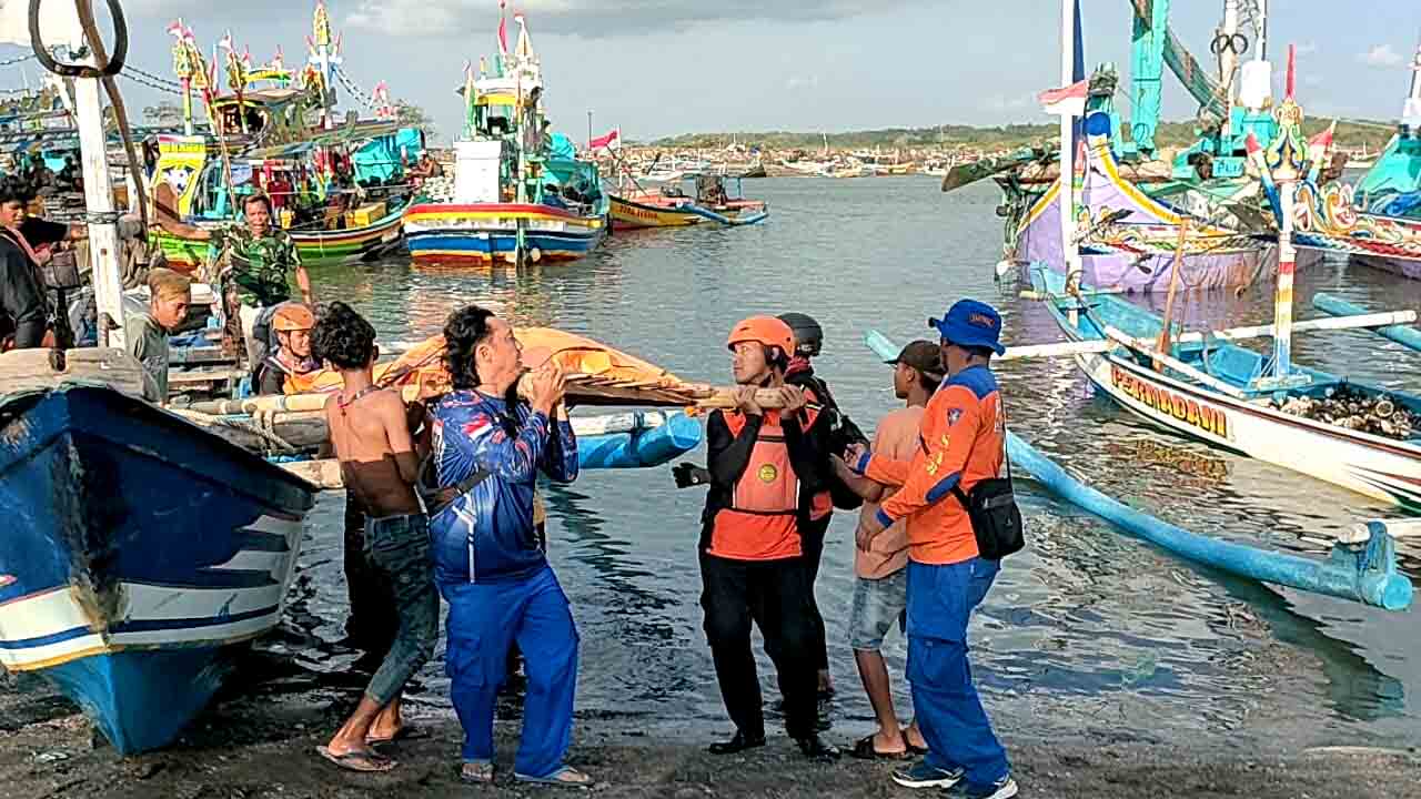 Tim Sar Gabungan Polresta Banyuwangi Berhasil Temukan Abk Yang Hilang Di Pantai Grajagan