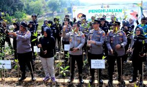 Hut Humas Polri Ke 72, Bidhumas Polda Jatim Dan Jajaran Tanam Ribuan Bibit Mangrove Minimalisir Abrasi 2