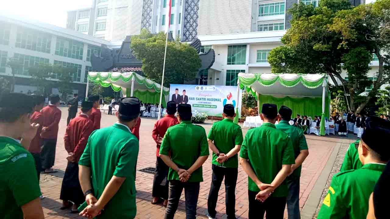 22 Oktober 2023 Moment Baik Hari Santri Bupati Lamongan Yuhronur Efendi Sebagai Pembina Apel 1