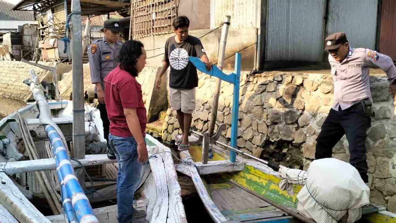 Cegah Peredaran Narkoba Polres Bangkalan Maksimalkan Patroli Di Pangkalan Nelayan