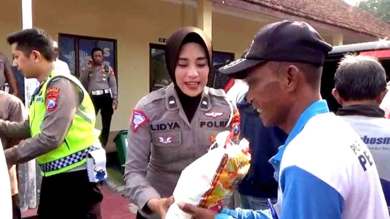 Polres Bondowoso Berbagi 1000 Paket Sembako Dari Kapolda Jatim Untuk Kaum Dhuafa