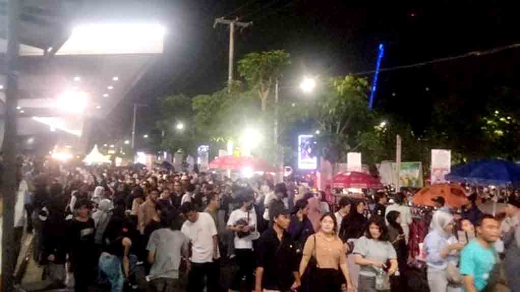 Meski Sudah Dihentikan Bawasl, Konser Ahmad Dhani Di Surabaya Tetap Dilanjutkan 1